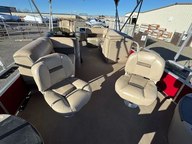 Slide: The Image of Sun Tracker Fishin' Barge 20 DLX 2021 - 18