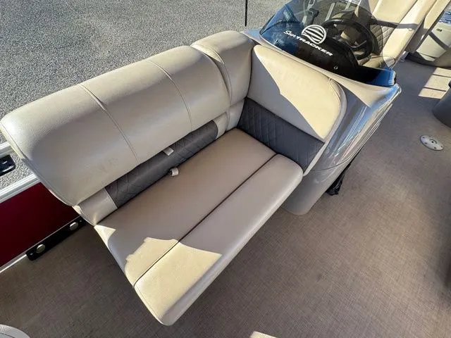 Slide: The Image of Sun Tracker Fishin' Barge 20 DLX 2021 - 20