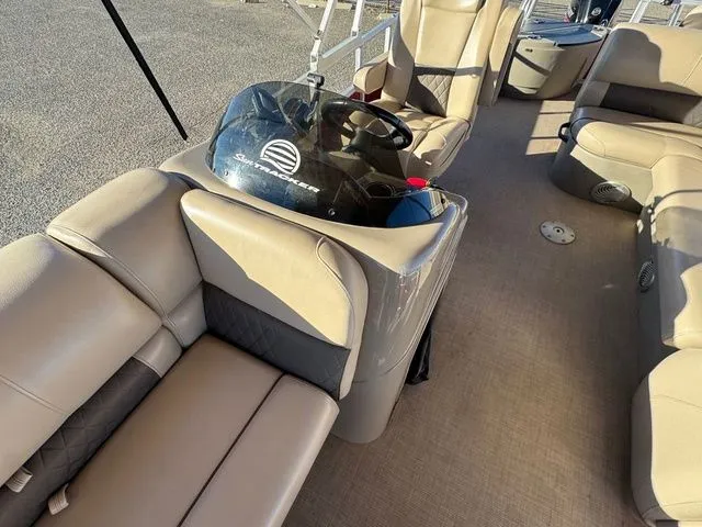 Slide: The Image of Sun Tracker Fishin' Barge 20 DLX 2021 - 21