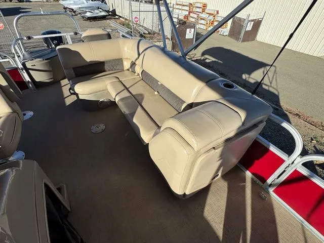 Slide: The Image of Sun Tracker Fishin' Barge 20 DLX 2021 - 22