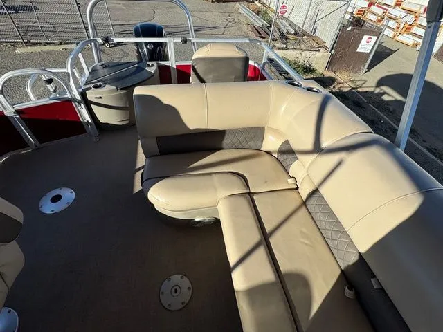 Slide: The Image of Sun Tracker Fishin' Barge 20 DLX 2021 - 24