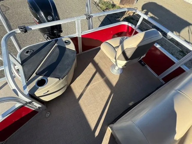 Slide: The Image of Sun Tracker Fishin' Barge 20 DLX 2021 - 25