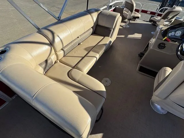 Slide: The Image of Sun Tracker Fishin' Barge 20 DLX 2021 - 27