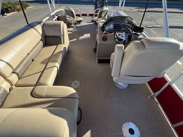 Slide: The Image of Sun Tracker Fishin' Barge 20 DLX 2021 - 28