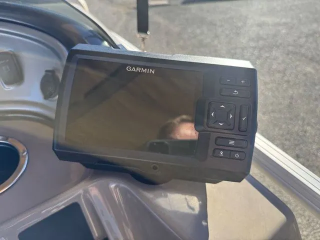 Slide: The Image of Sun Tracker Fishin' Barge 20 DLX 2021 - 32