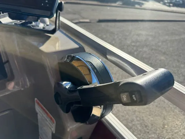 Slide: The Image of Sun Tracker Fishin' Barge 20 DLX 2021 - 35