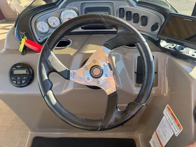 Slide: The Image of Sun Tracker Fishin' Barge 20 DLX 2021 - 36