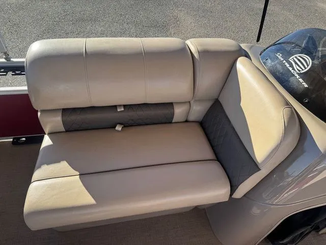 Slide: The Image of Sun Tracker Fishin' Barge 20 DLX 2021 - 39