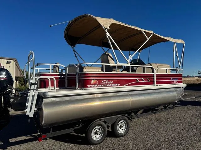 Slide: The Image of Sun Tracker Fishin' Barge 20 DLX 2021 - 4