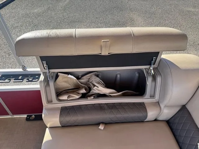 Slide: The Image of Sun Tracker Fishin' Barge 20 DLX 2021 - 41