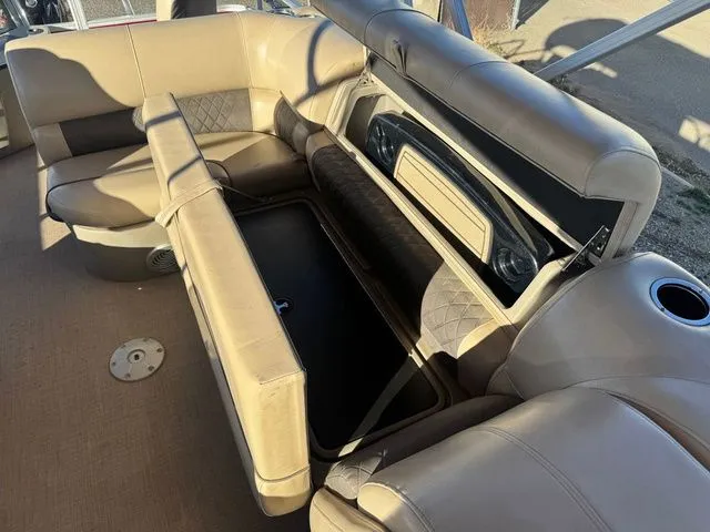 Slide: The Image of Sun Tracker Fishin' Barge 20 DLX 2021 - 42