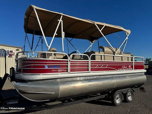 Slide: The Image of Sun Tracker Fishin' Barge 20 DLX 2021 - 44