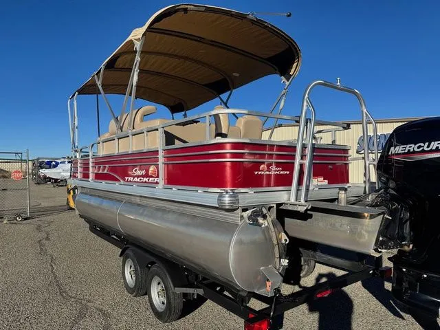 Slide: The Image of Sun Tracker Fishin' Barge 20 DLX 2021 - 47