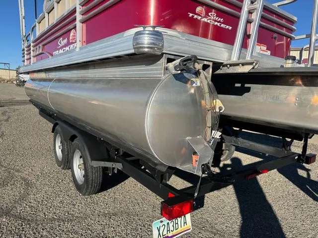 Slide: The Image of Sun Tracker Fishin' Barge 20 DLX 2021 - 48