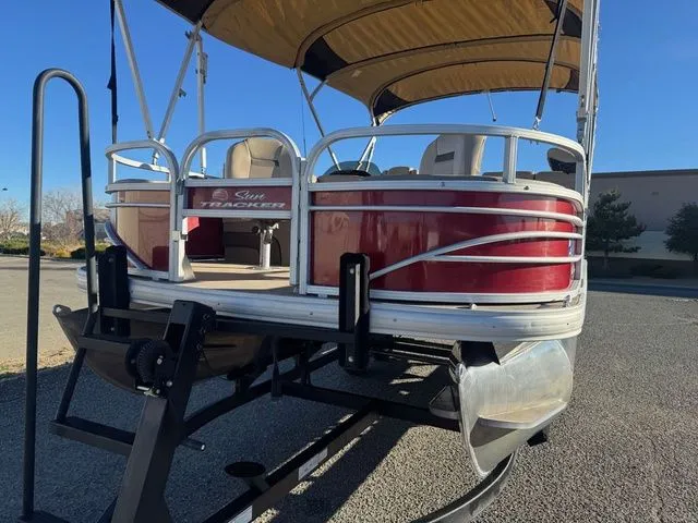Slide: The Image of Sun Tracker Fishin' Barge 20 DLX 2021 - 52