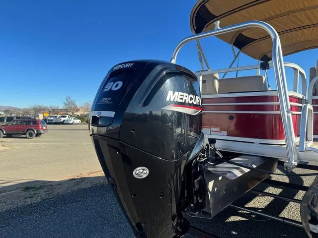 Slide: The Image of Sun Tracker Fishin' Barge 20 DLX 2021 - 8