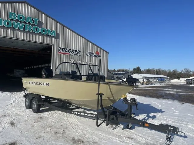 Slide: The Image of Tracker Targa™ V-19 Combo 2026 - 13