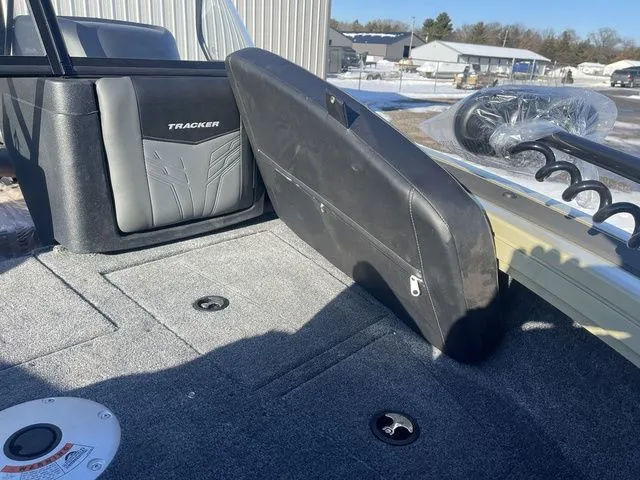 Slide: The Image of Tracker Targa™ V-19 Combo 2026 - 19