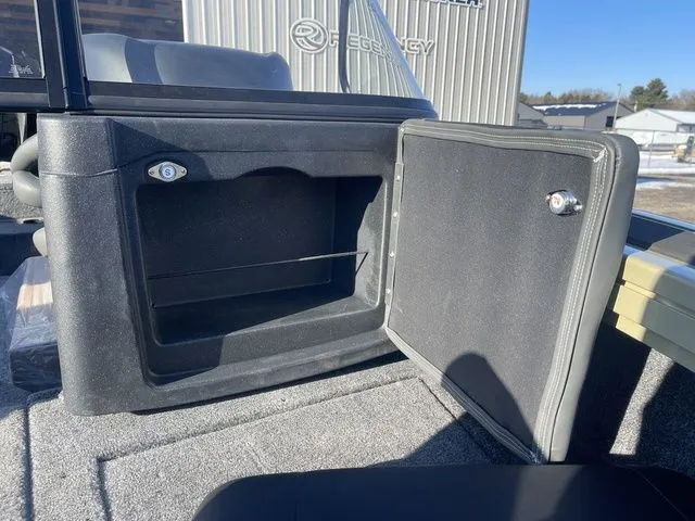 Slide: The Image of Tracker Targa™ V-19 Combo 2026 - 20