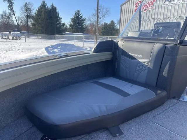 Slide: The Image of Tracker Targa™ V-19 Combo 2026 - 21