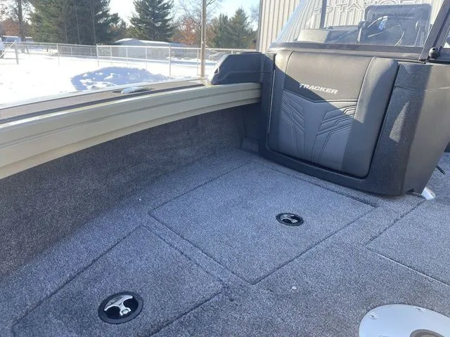 Slide: The Image of Tracker Targa™ V-19 Combo 2026 - 22