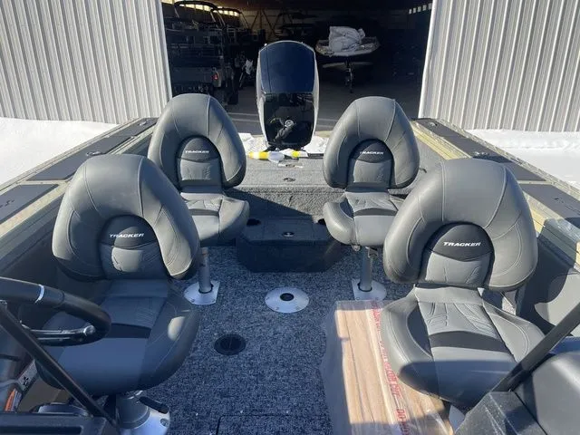 Slide: The Image of Tracker Targa™ V-19 Combo 2026 - 27