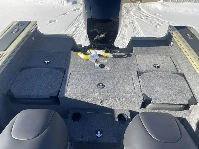 Slide: The Image of Tracker Targa™ V-19 Combo 2026 - 28