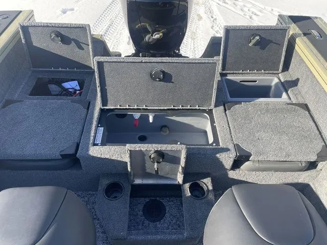 Slide: The Image of Tracker Targa™ V-19 Combo 2026 - 29