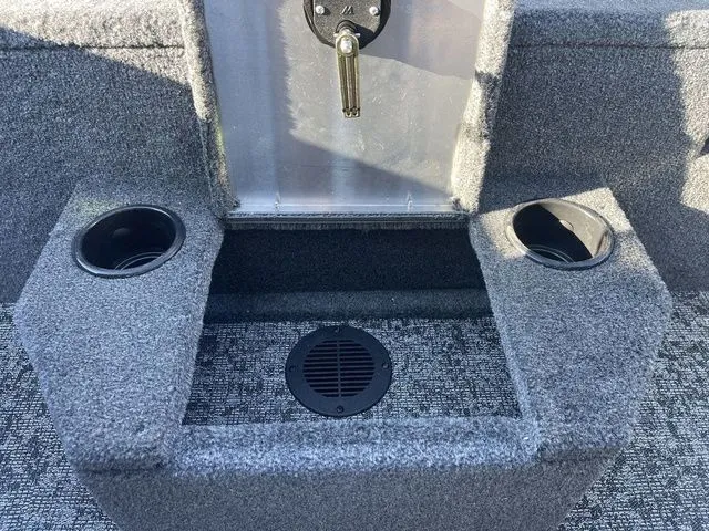 Slide: The Image of Tracker Targa™ V-19 Combo 2026 - 30