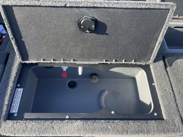 Slide: The Image of Tracker Targa™ V-19 Combo 2026 - 31