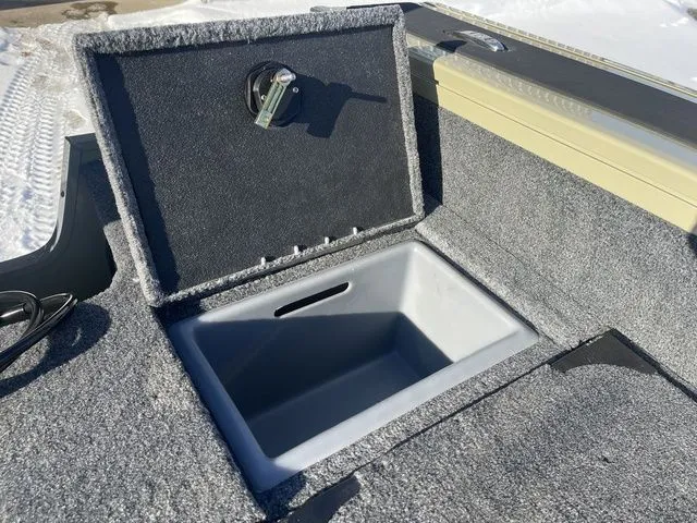 Slide: The Image of Tracker Targa™ V-19 Combo 2026 - 32