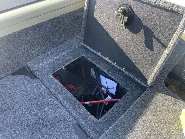 Slide: The Image of Tracker Targa™ V-19 Combo 2026 - 33