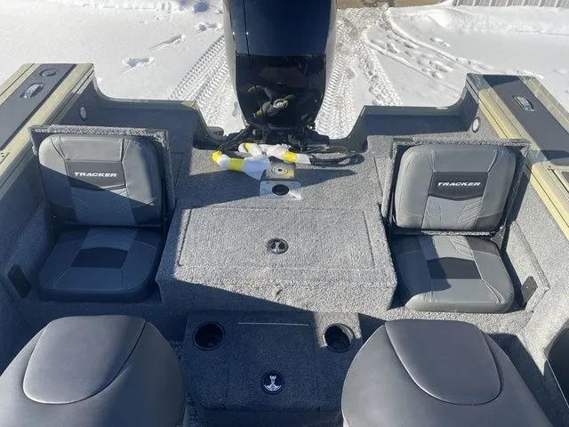 Slide: The Image of Tracker Targa™ V-19 Combo 2026 - 34