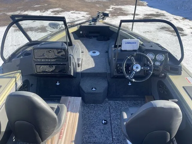 Slide: The Image of Tracker Targa™ V-19 Combo 2026 - 35