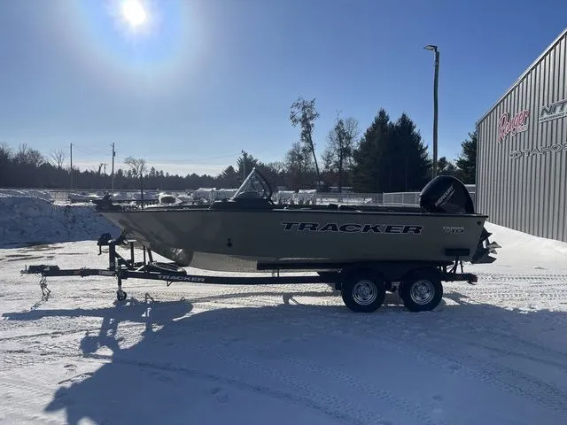 Slide: The Image of Tracker Targa™ V-19 Combo 2026 - 4