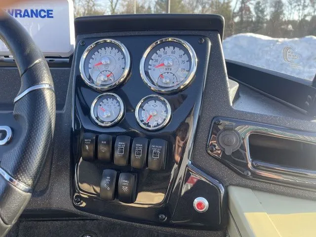 Slide: The Image of Tracker Targa™ V-19 Combo 2026 - 40