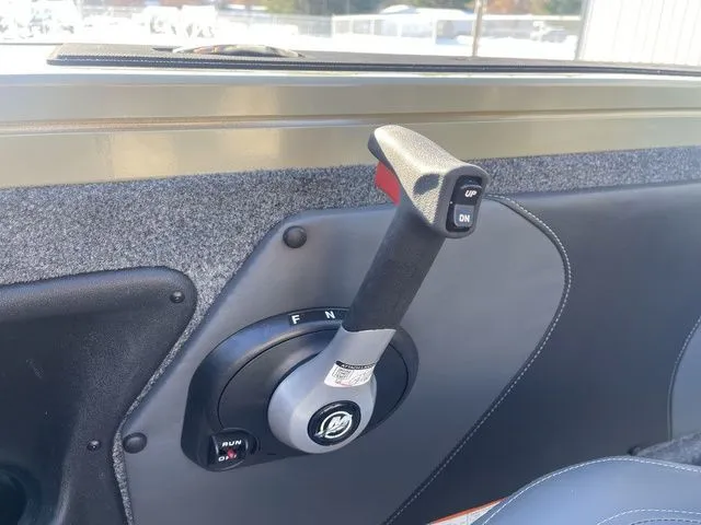 Slide: The Image of Tracker Targa™ V-19 Combo 2026 - 41