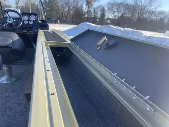 Slide: The Image of Tracker Targa™ V-19 Combo 2026 - 43