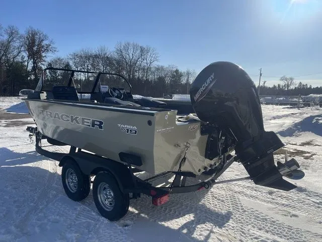 Slide: The Image of Tracker Targa™ V-19 Combo 2026 - 5