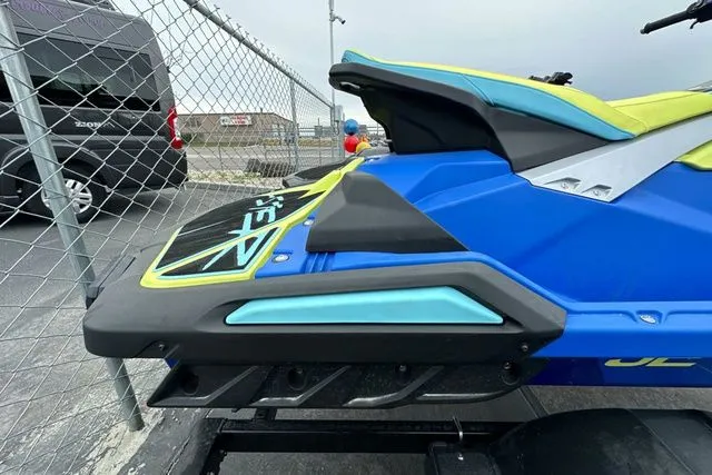 Slide: The Image of Yamaha WaveRunner JETBLASTER PRO 2026 in blue and yellow, side view. - 28