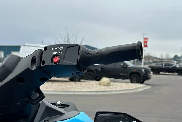 Slide: The Image of Close-up of Yamaha WaveRunner JETBLASTER DLX 2026 handlebar. - 16