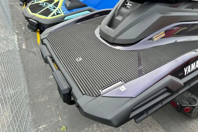 Slide: The Image of 2026 Yamaha WaveRunner VX CRUISER HO in Nightshade and White. - 12