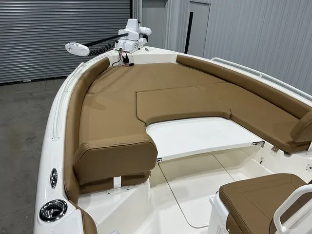 Slide: The Image of Skeeter SX2550 2026 - 15