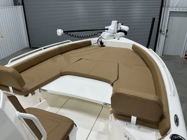 Slide: The Image of Skeeter SX2550 2026 - 16