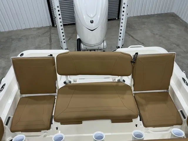 Slide: The Image of Skeeter SX2550 2026 - 20