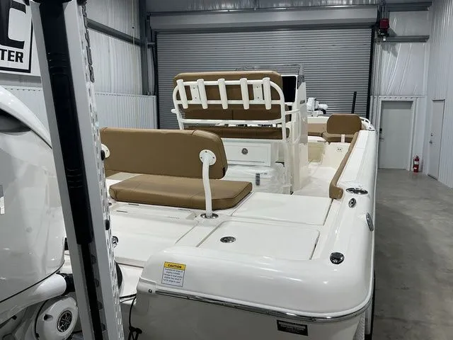 Slide: The Image of Skeeter SX2550 2026 - 23