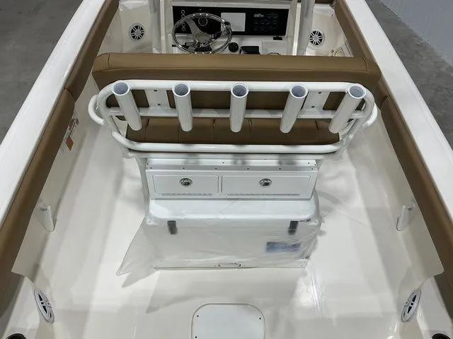 Slide: The Image of Skeeter SX2550 2026 - 26