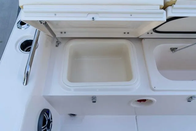 Slide: The Image of Grady-White 281 Coastal Explorer 2026 - 7