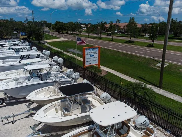 Slide: The Image of Hurricane SunDeck Sport 185 OB 2022 - 14