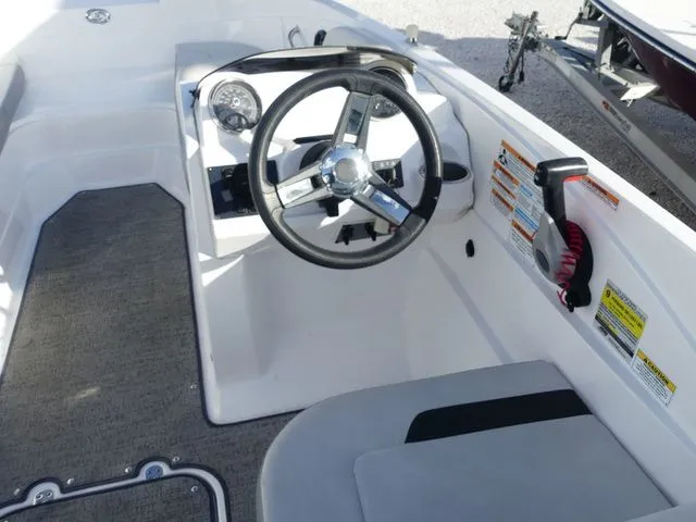 Slide: The Image of Hurricane SunDeck Sport 185 OB 2022 - 4